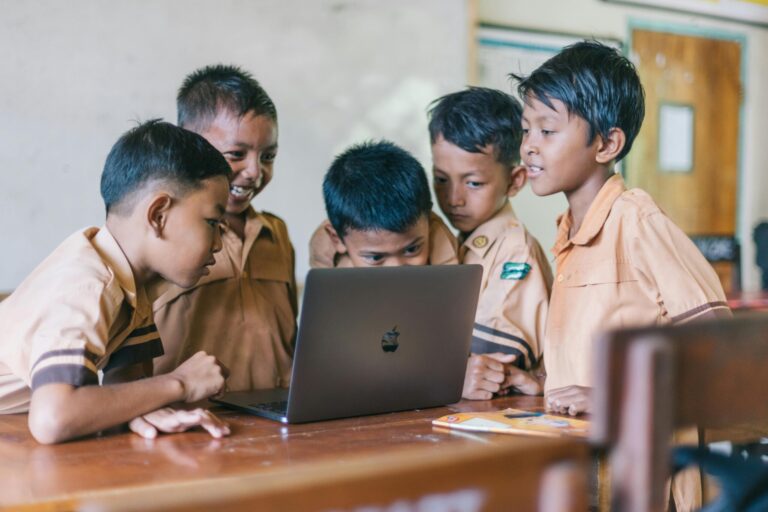 pexels-panditwiguna-3401403